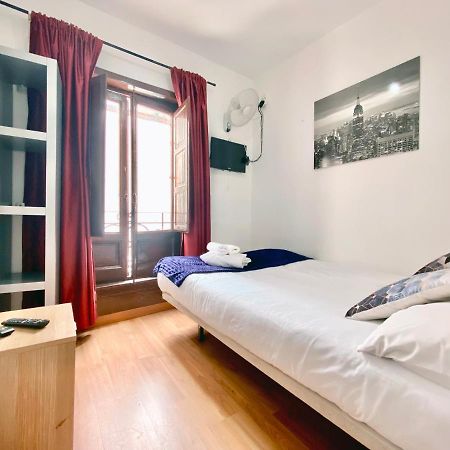 Gran Via Sol Rooms Madrid Eksteriør billede